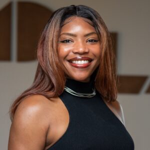 Lynn Hunter headshot
